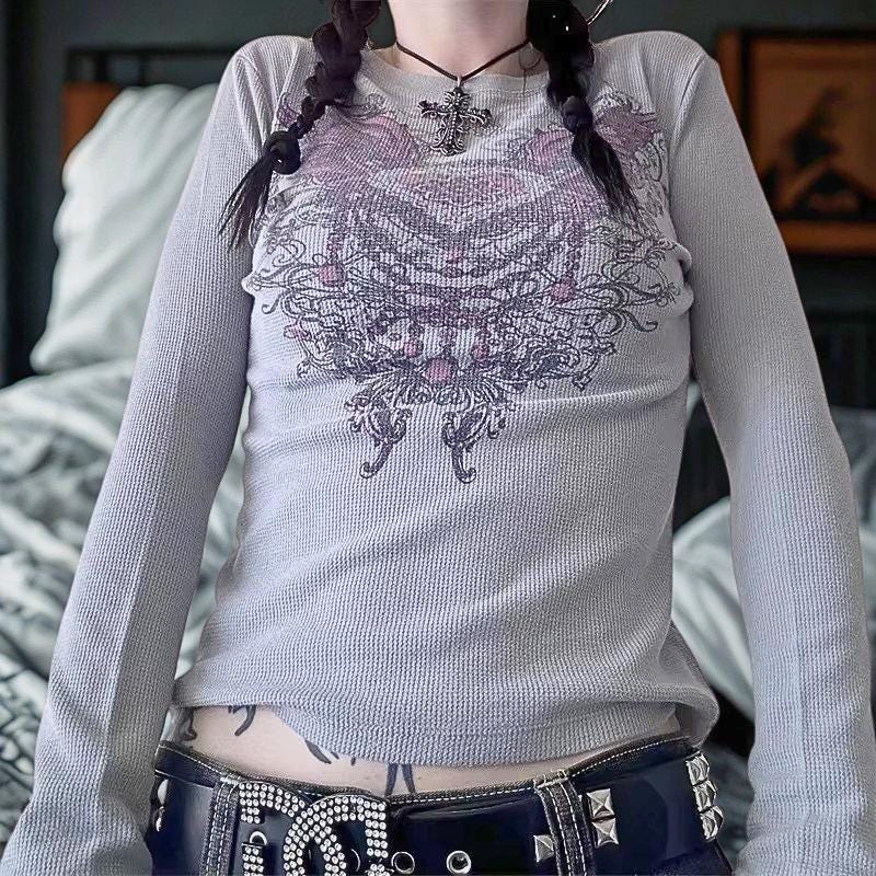 Y2K Grunge Skull Graphic T-Shirt – Women’s Long Sleeve Gothic Punk Tee Top